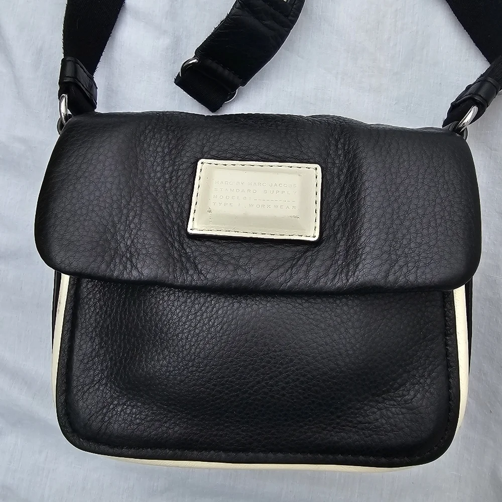 MARC BY MARC JACOBS Black Leather Crossbody Bag